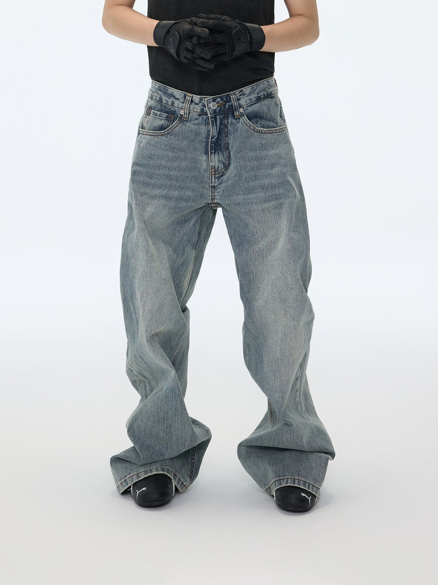 Oversized Faded Jeans